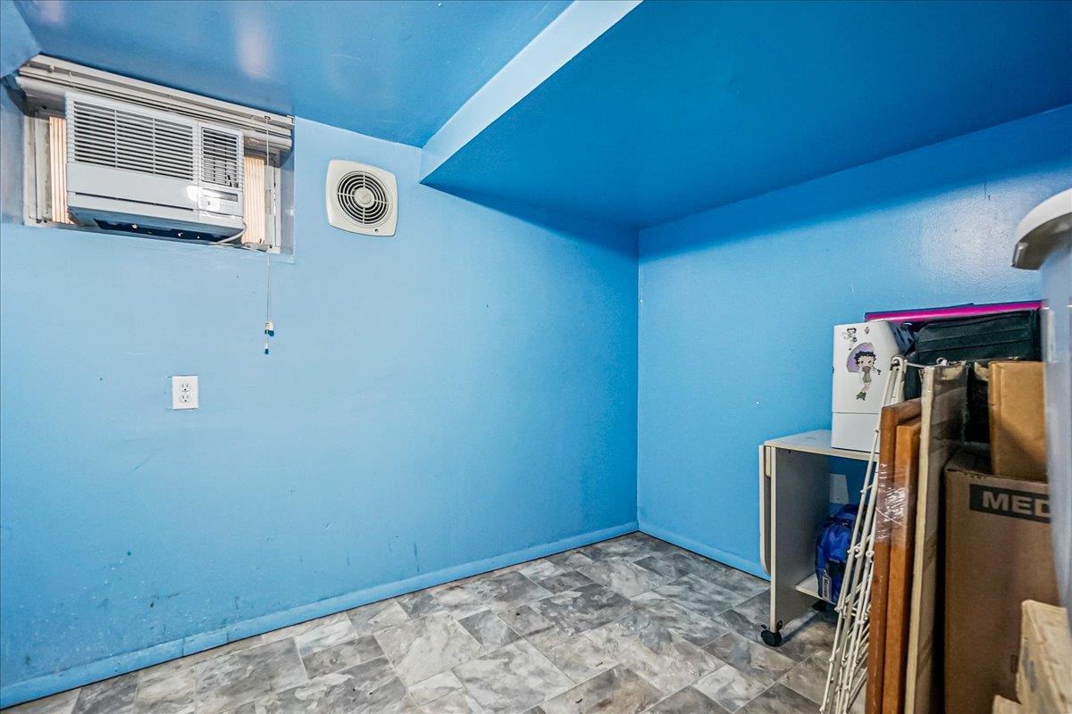 Single Family Sutter  Queens, NY 11417, MLS-875641-17