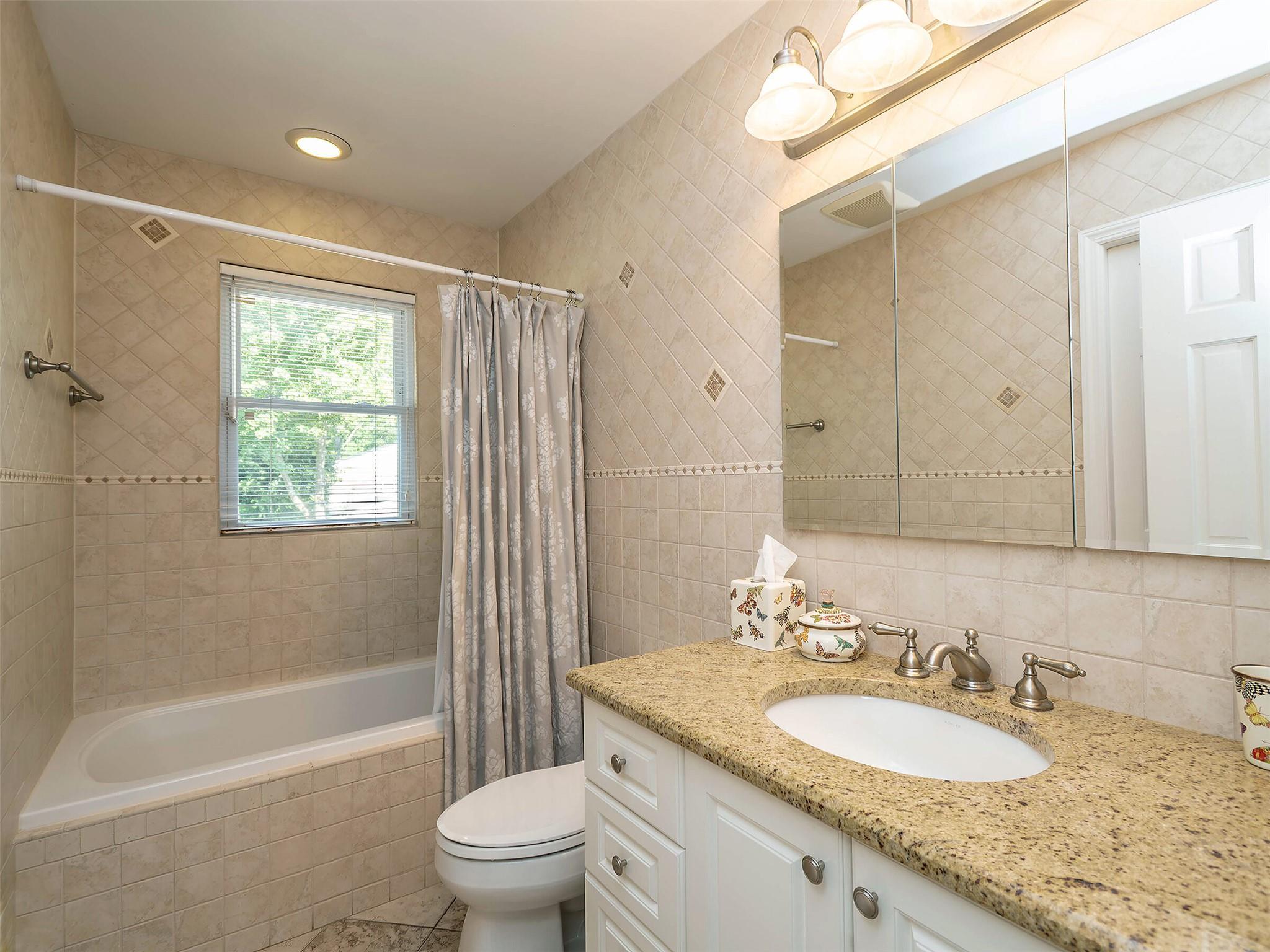 Single Family Schooner  Nassau County, NY 11050, MLS-875670-28