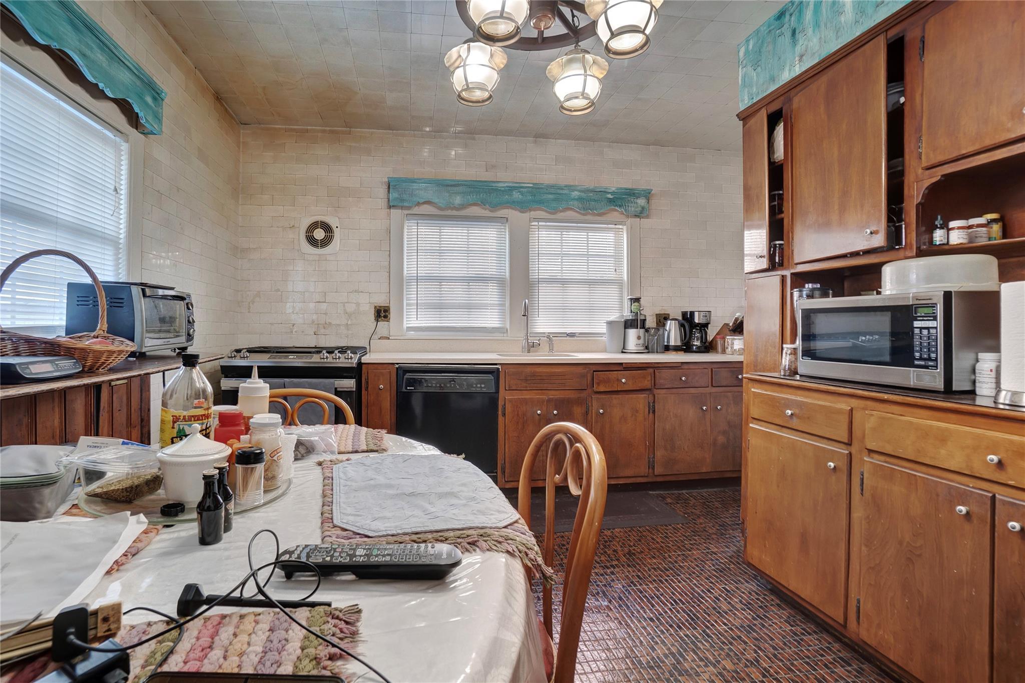 Single Family Dickens  Queens, NY 11691, MLS-875700-4