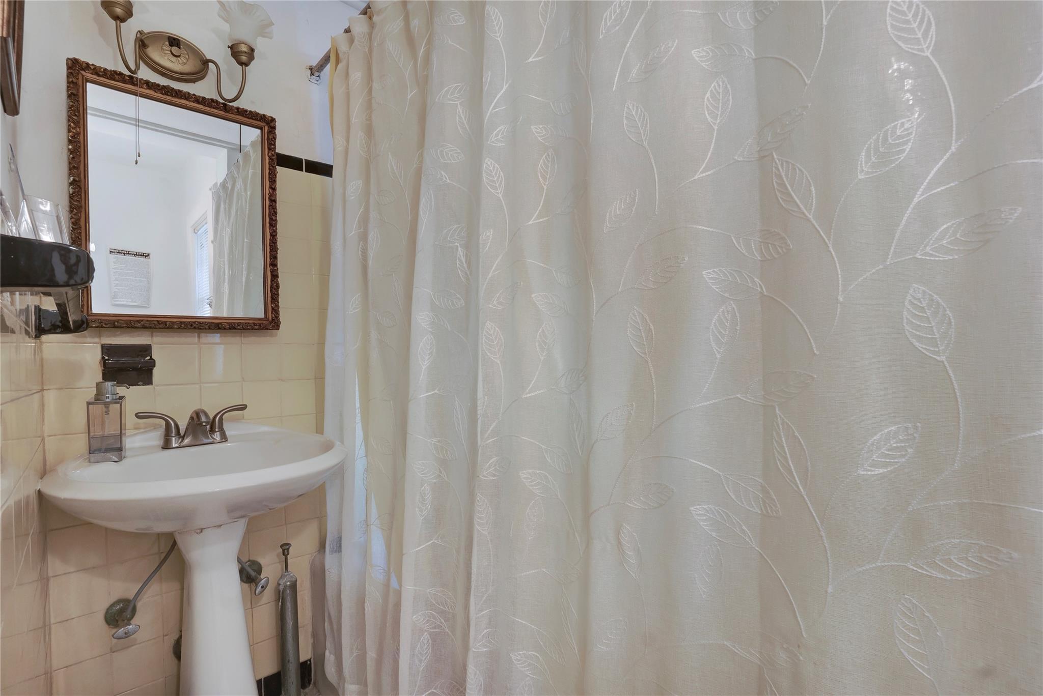 Single Family Dickens  Queens, NY 11691, MLS-875700-9
