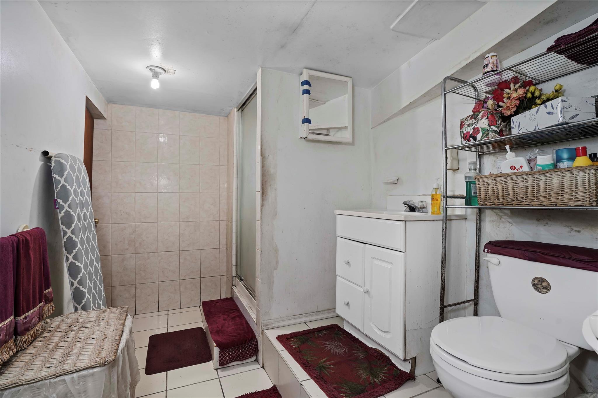 Single Family Leverich  Nassau County, NY 11550, MLS-875720-22