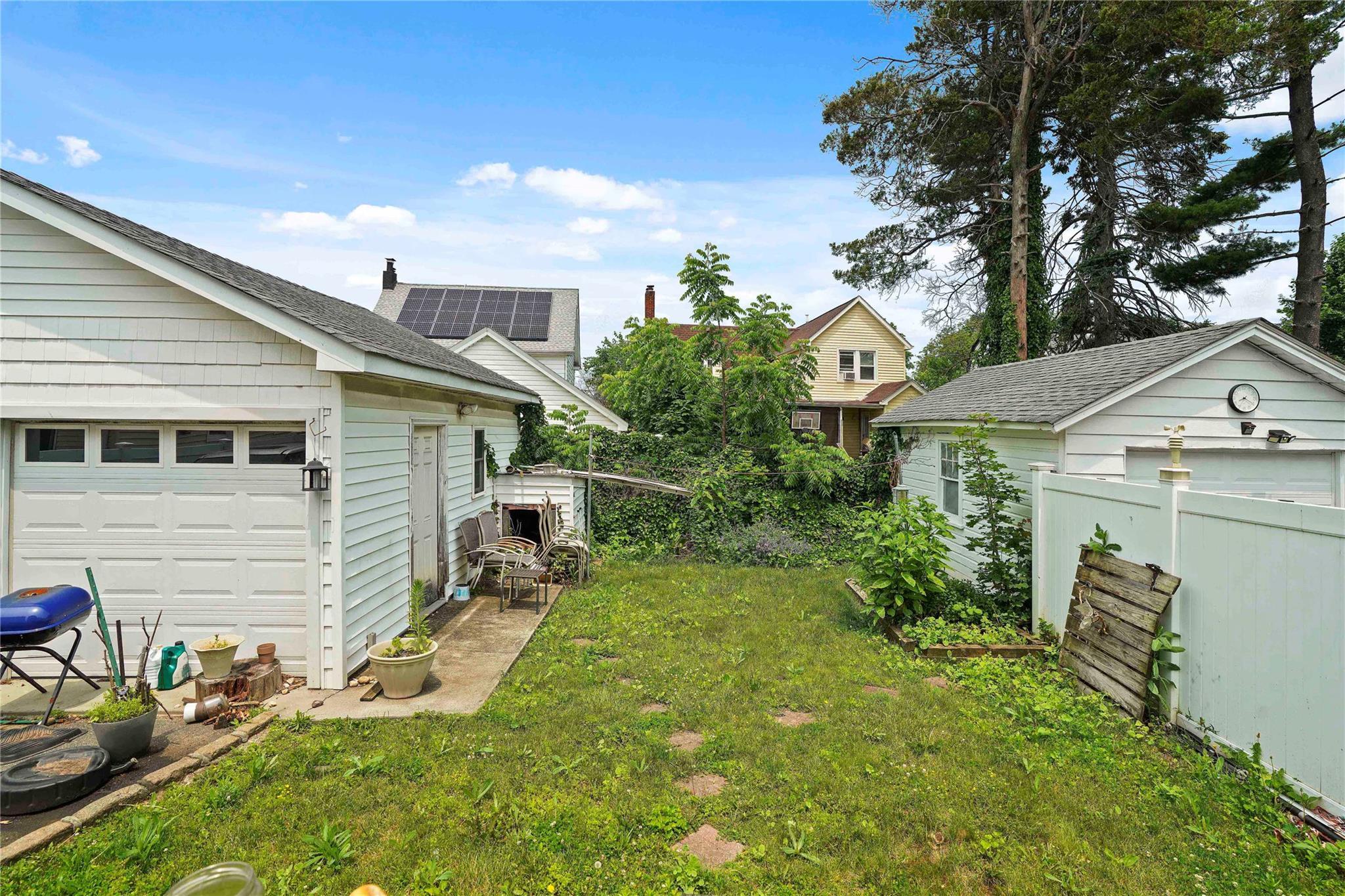Single Family Leverich  Nassau County, NY 11550, MLS-875720-24