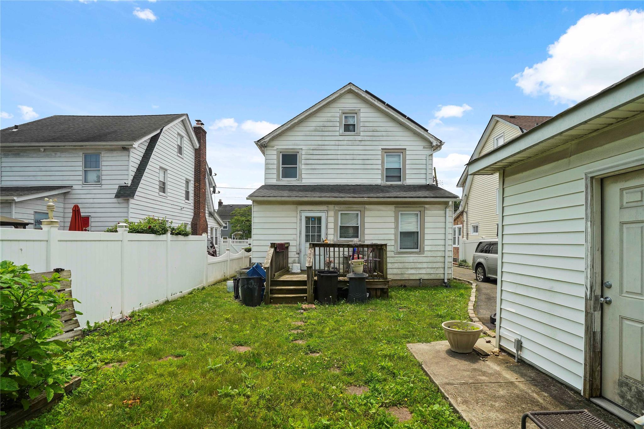 Single Family Leverich  Nassau County, NY 11550, MLS-875720-26