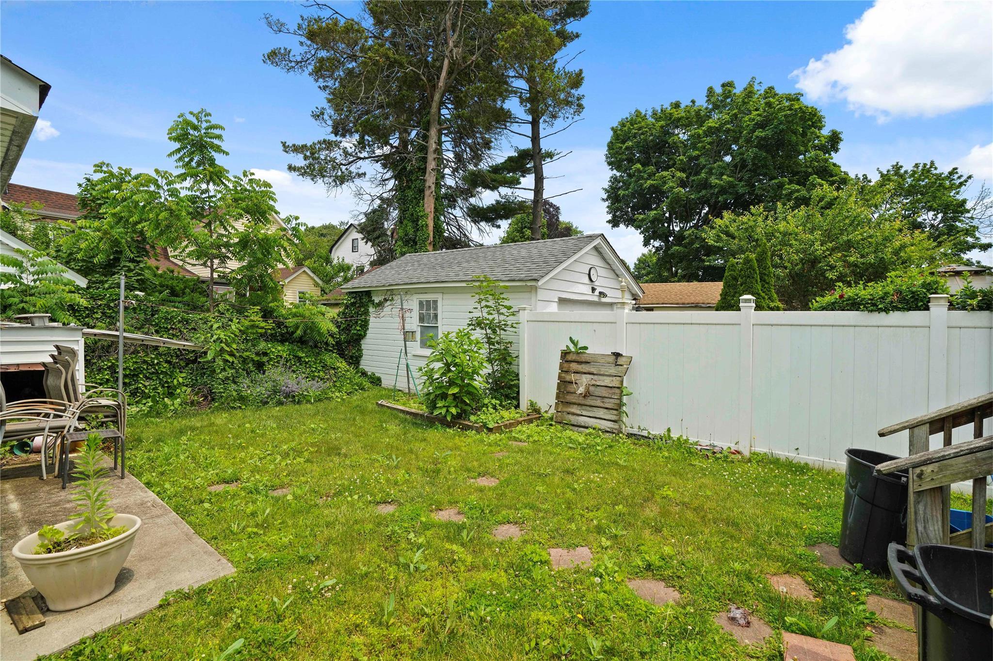 Single Family Leverich  Nassau County, NY 11550, MLS-875720-28