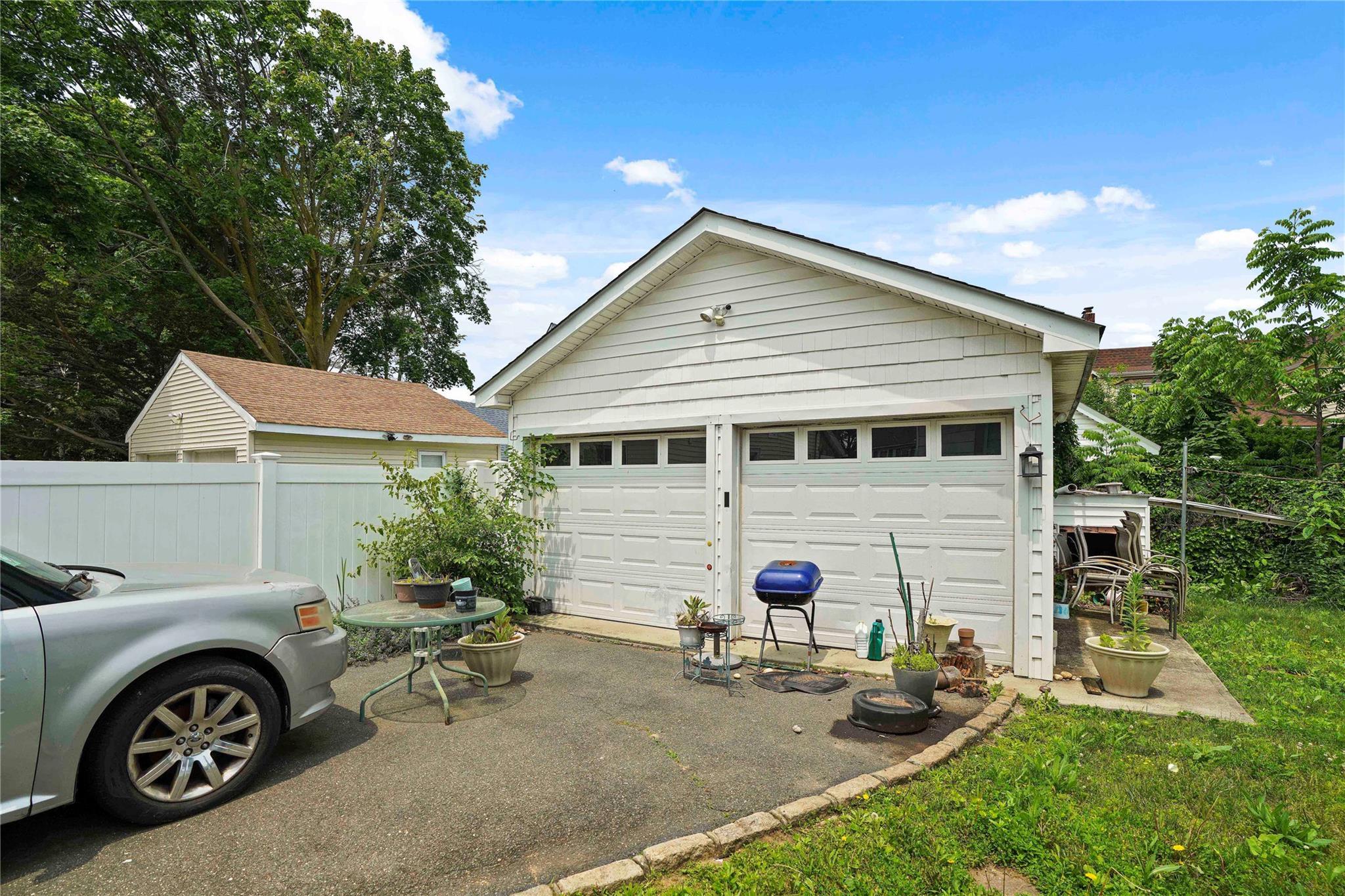 Single Family Leverich  Nassau County, NY 11550, MLS-875720-29