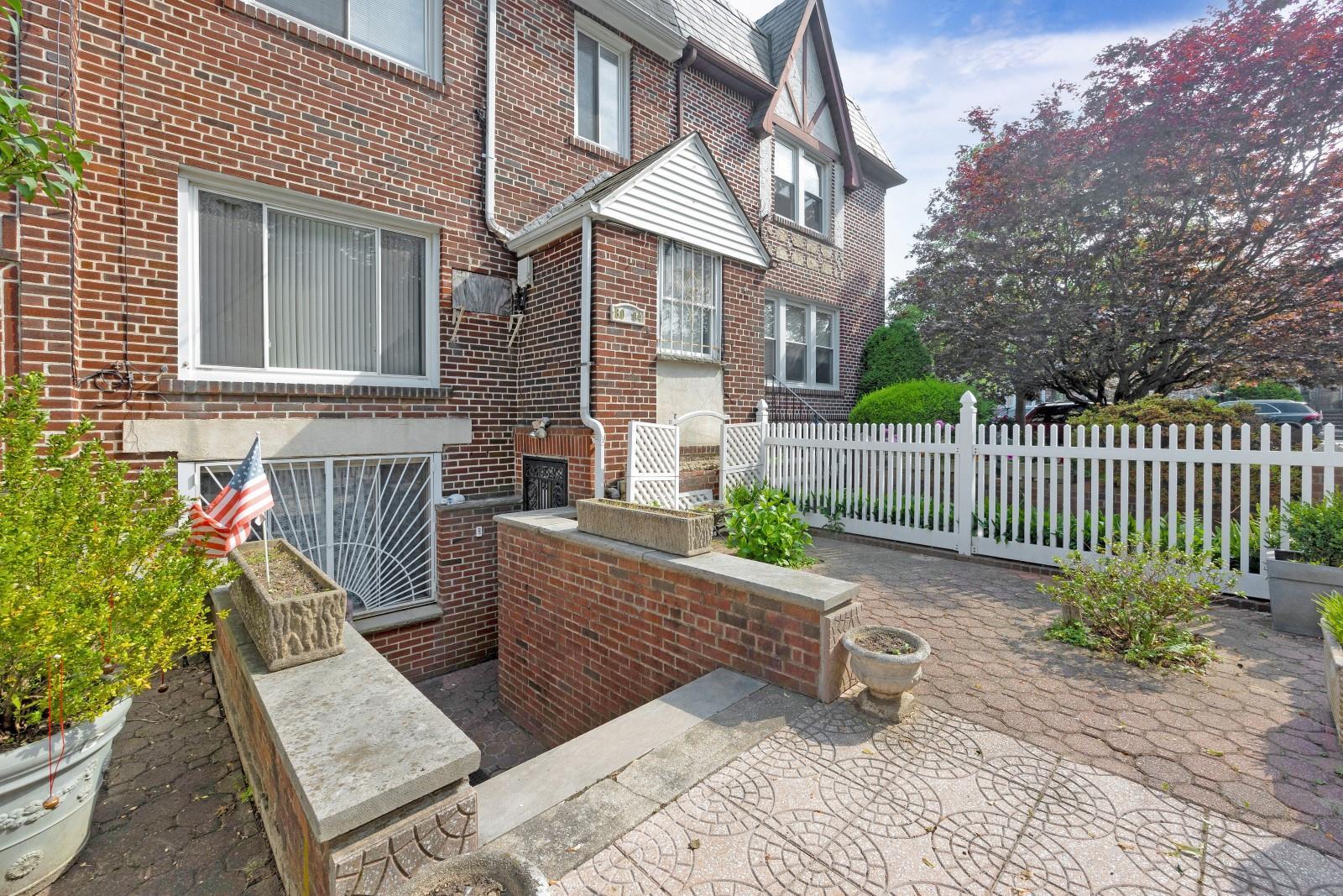 Single Family Cowles  Queens, NY 11379, MLS-875723-2
