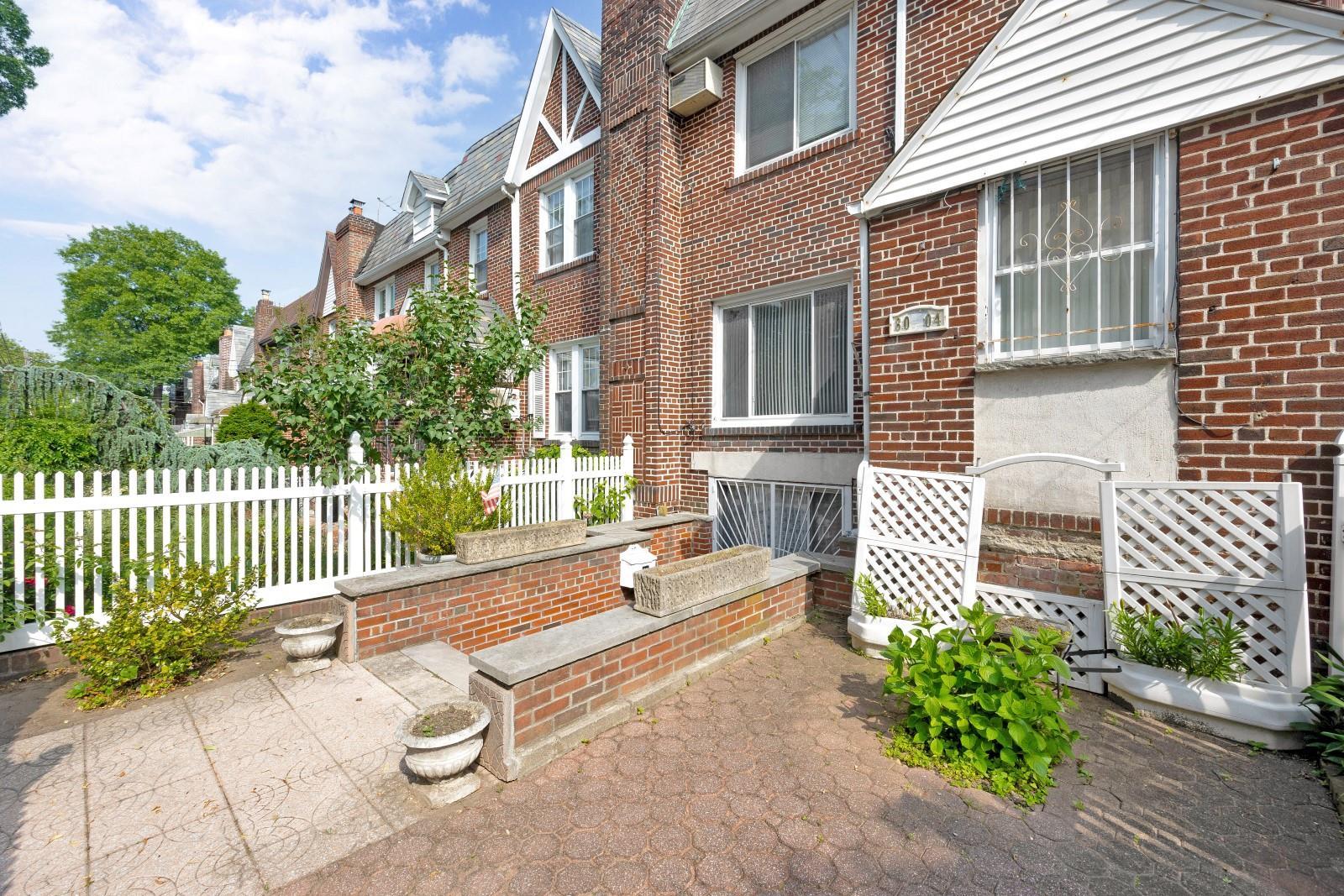 Single Family Cowles  Queens, NY 11379, MLS-875723-3