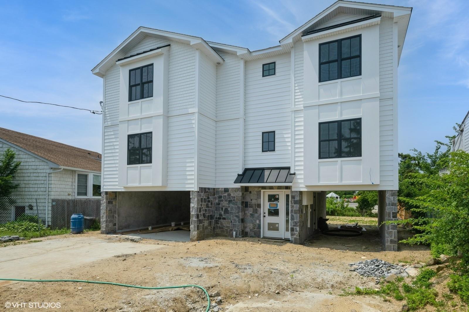 Single Family Pleasantview  Nassau County, NY 11709, MLS-875744-2