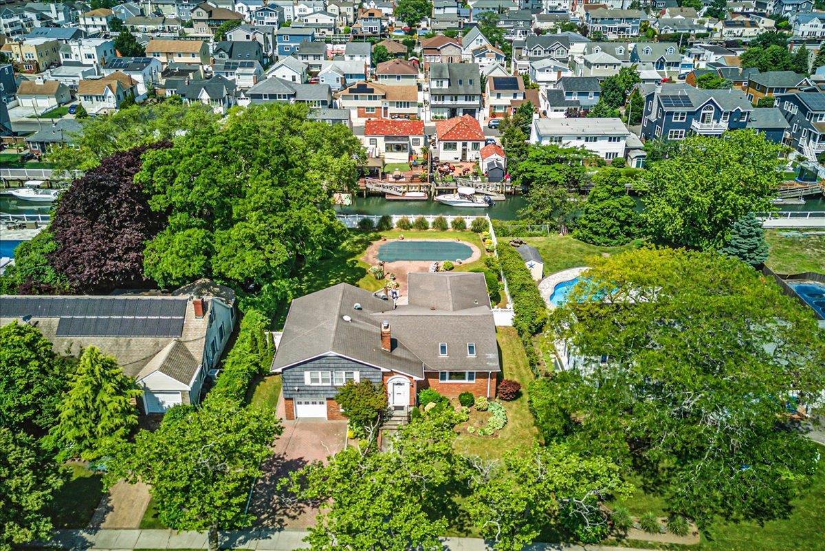 Single Family Blackheath  Nassau County, NY 11561, MLS-875801-17