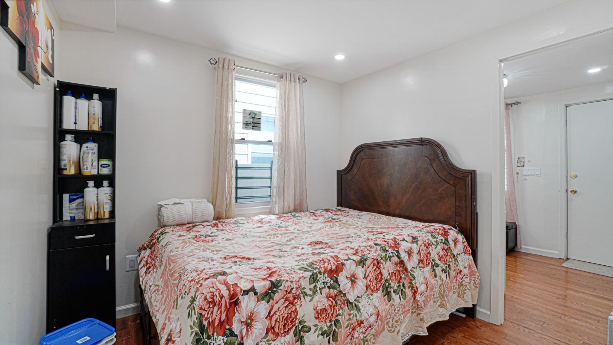 Single Family Zerega  Bronx, NY 10462, MLS-875828-8