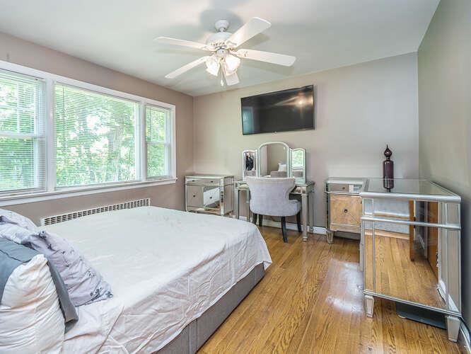 Single Family Glenwood  Nassau County, NY 11545, MLS-875830-18