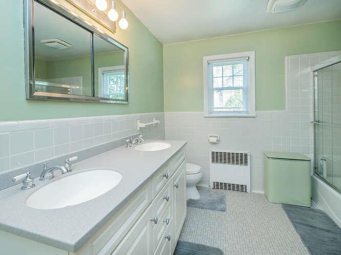 Single Family Glenwood  Nassau County, NY 11545, MLS-875830-21