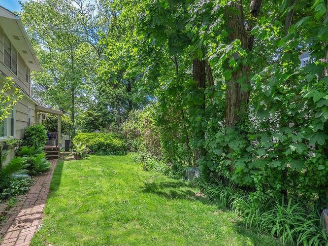 Single Family Glenwood  Nassau County, NY 11545, MLS-875830-31