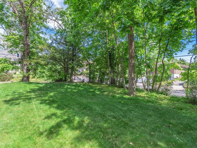 Single Family Glenwood  Nassau County, NY 11545, MLS-875830-33