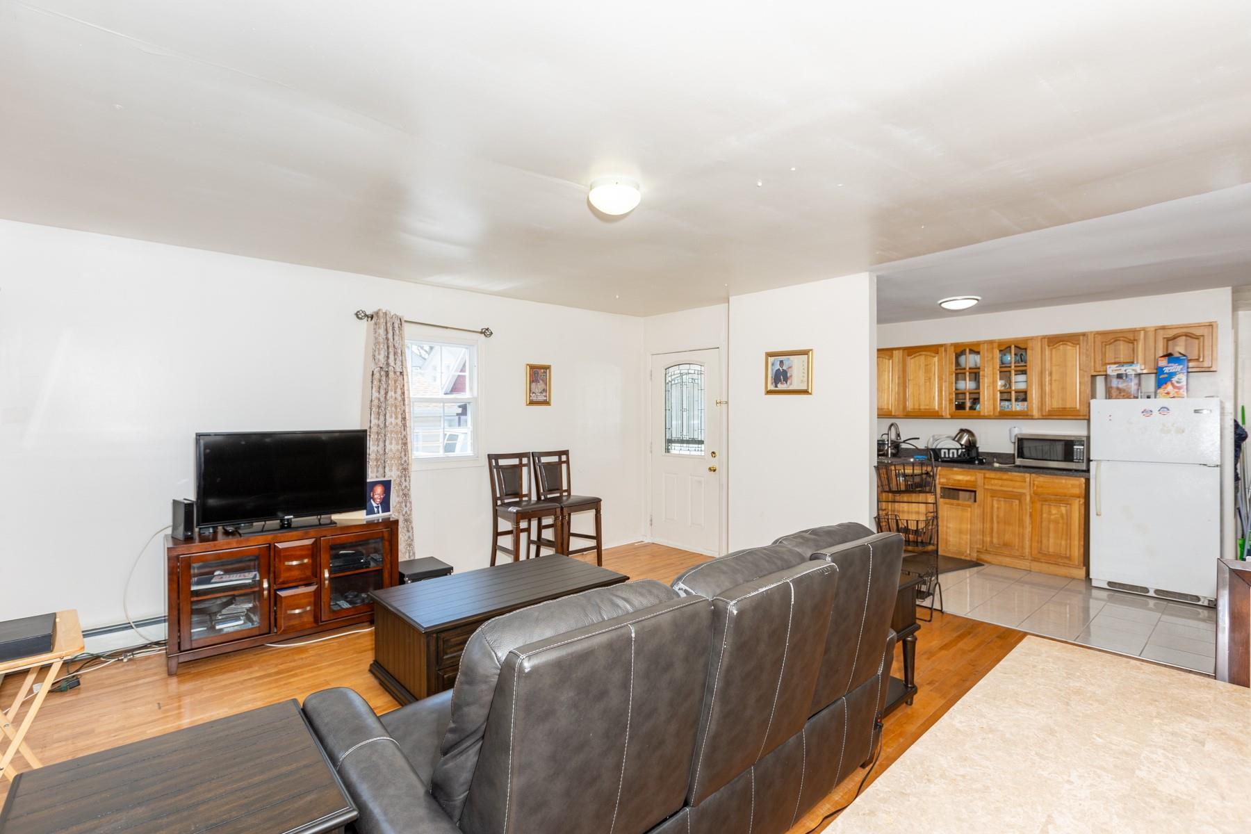 Single Family 231  Queens, NY 11413, MLS-875852-6