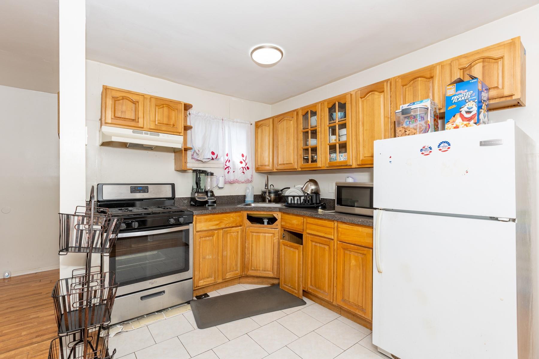 Single Family 231  Queens, NY 11413, MLS-875852-7