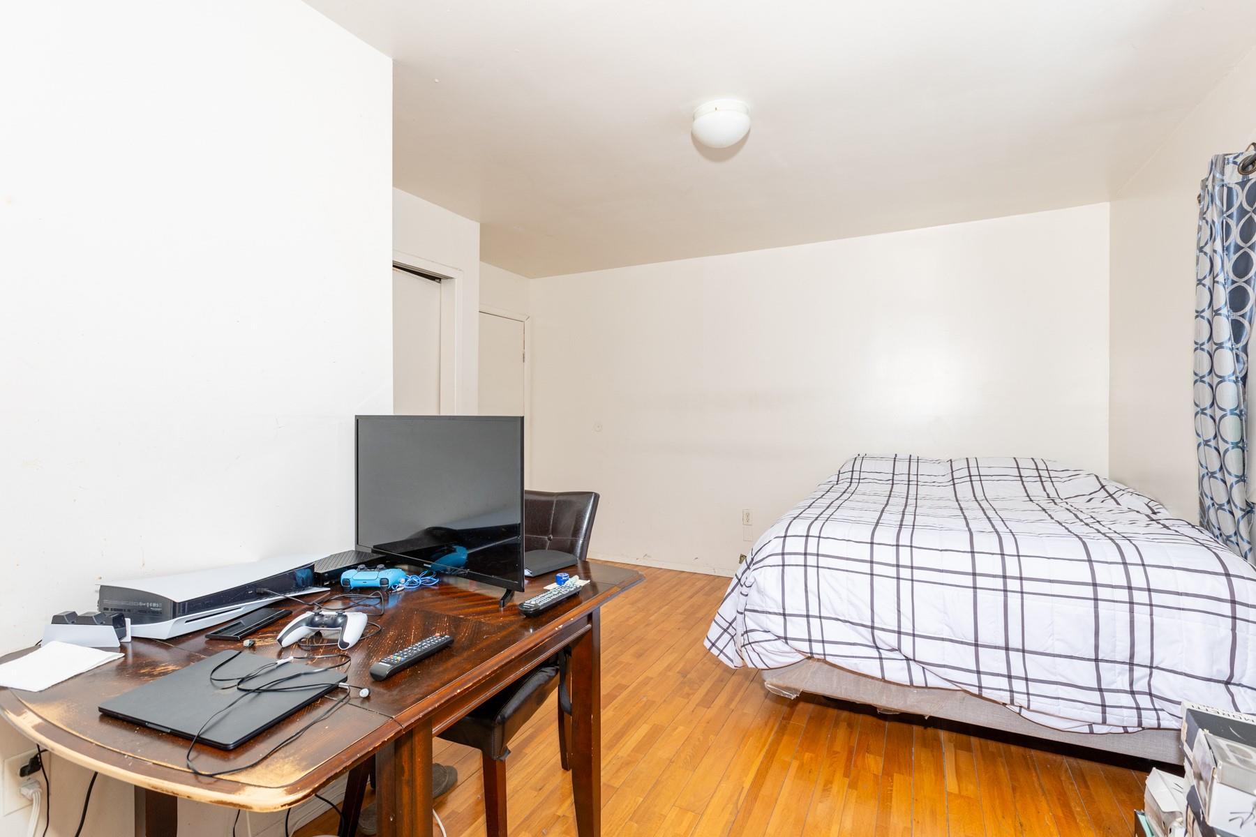 Single Family 231  Queens, NY 11413, MLS-875852-9