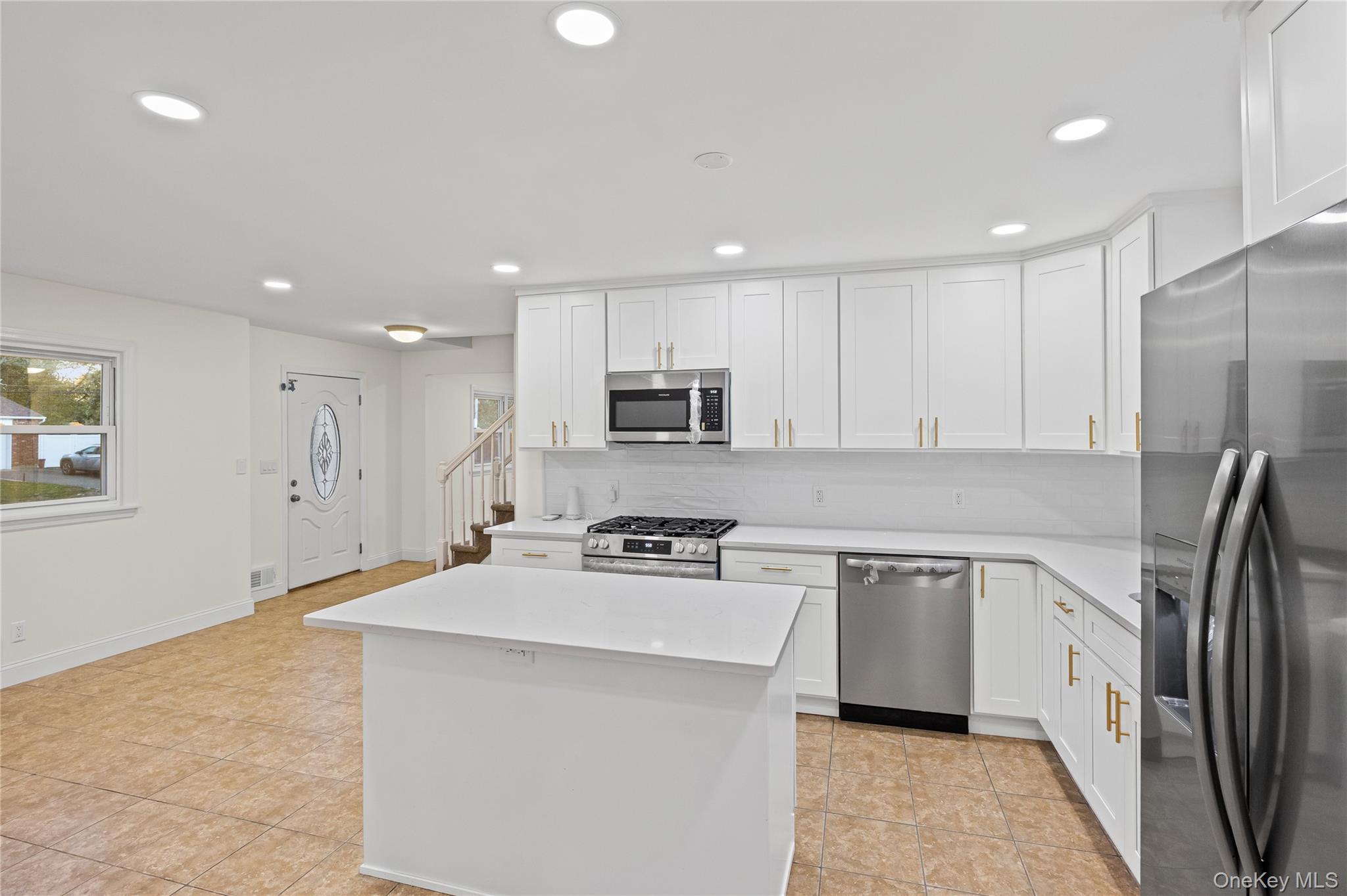 Single Family Colony Suffolk County, NY 11776, MLS-875881-12