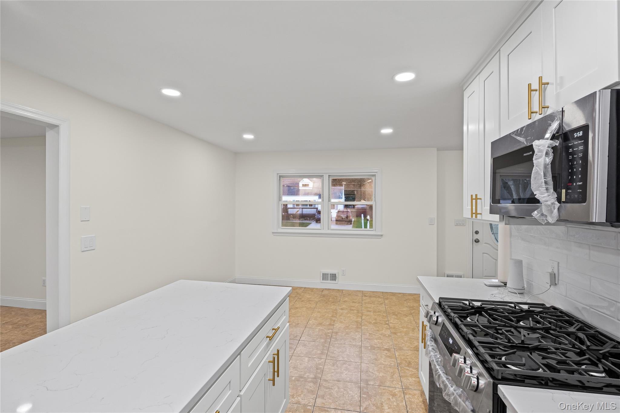 Single Family Colony Suffolk County, NY 11776, MLS-875881-13