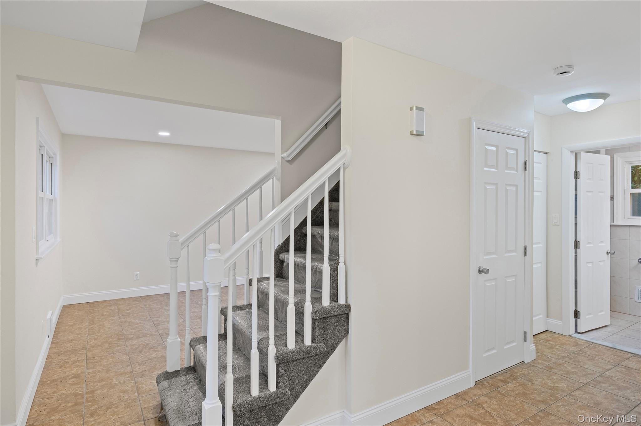 Single Family Colony Suffolk County, NY 11776, MLS-875881-3