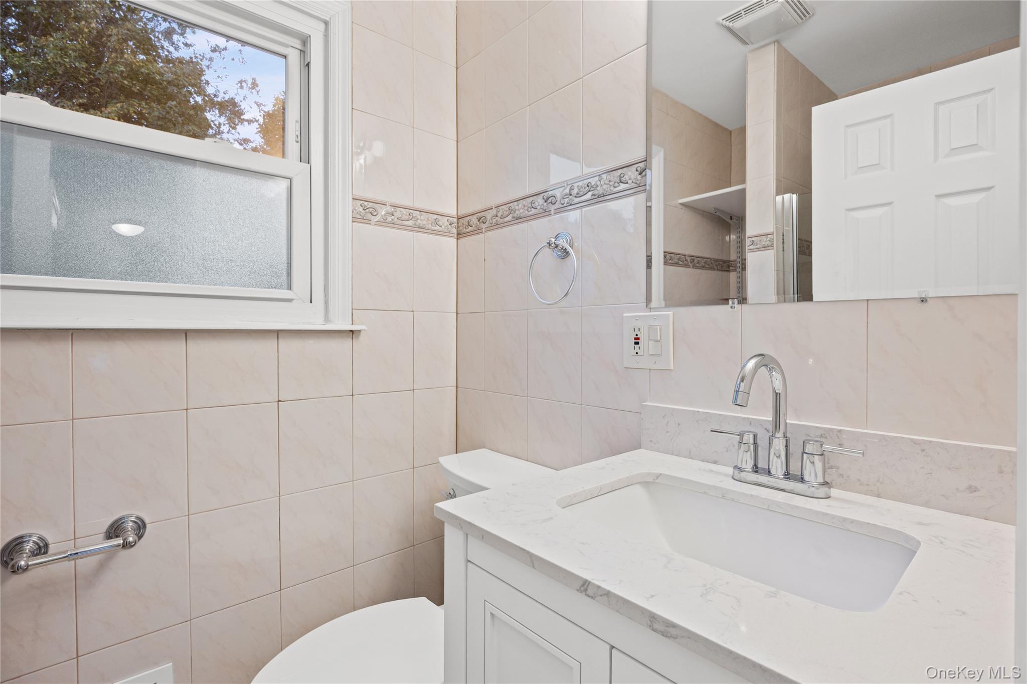 Single Family Colony Suffolk County, NY 11776, MLS-875881-7