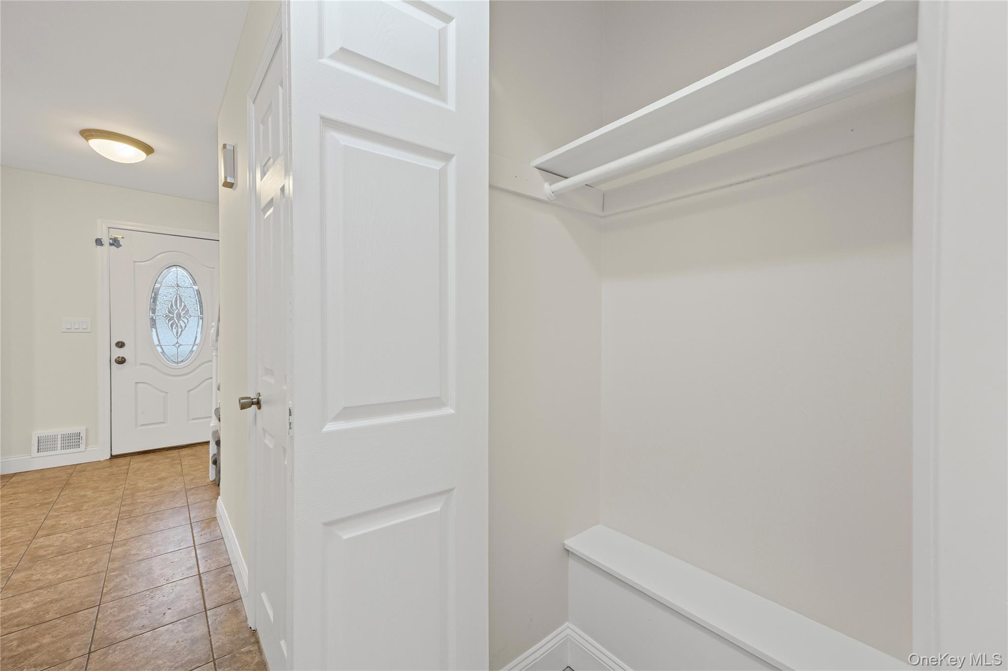 Single Family Colony Suffolk County, NY 11776, MLS-875881-9