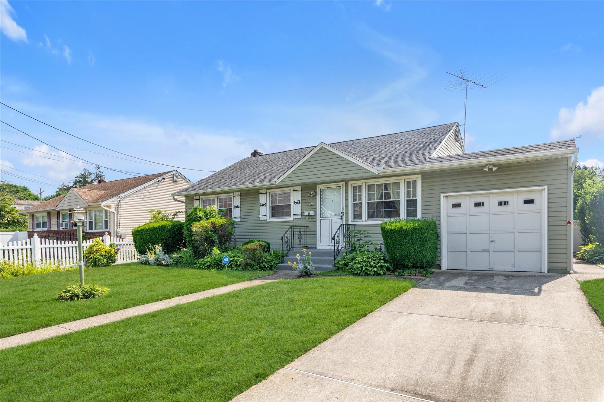 Single Family Emerson  Nassau County, NY 11553, MLS-875883-2