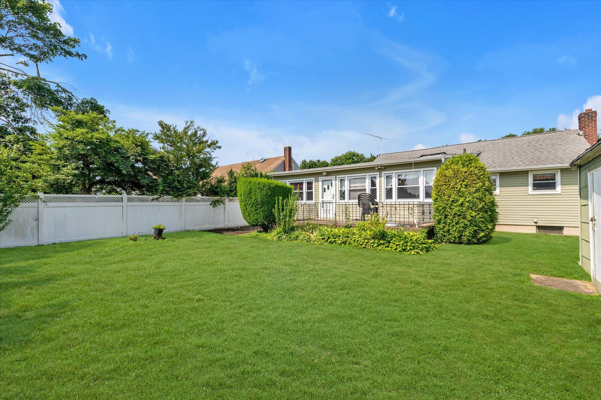 Single Family Emerson  Nassau County, NY 11553, MLS-875883-21