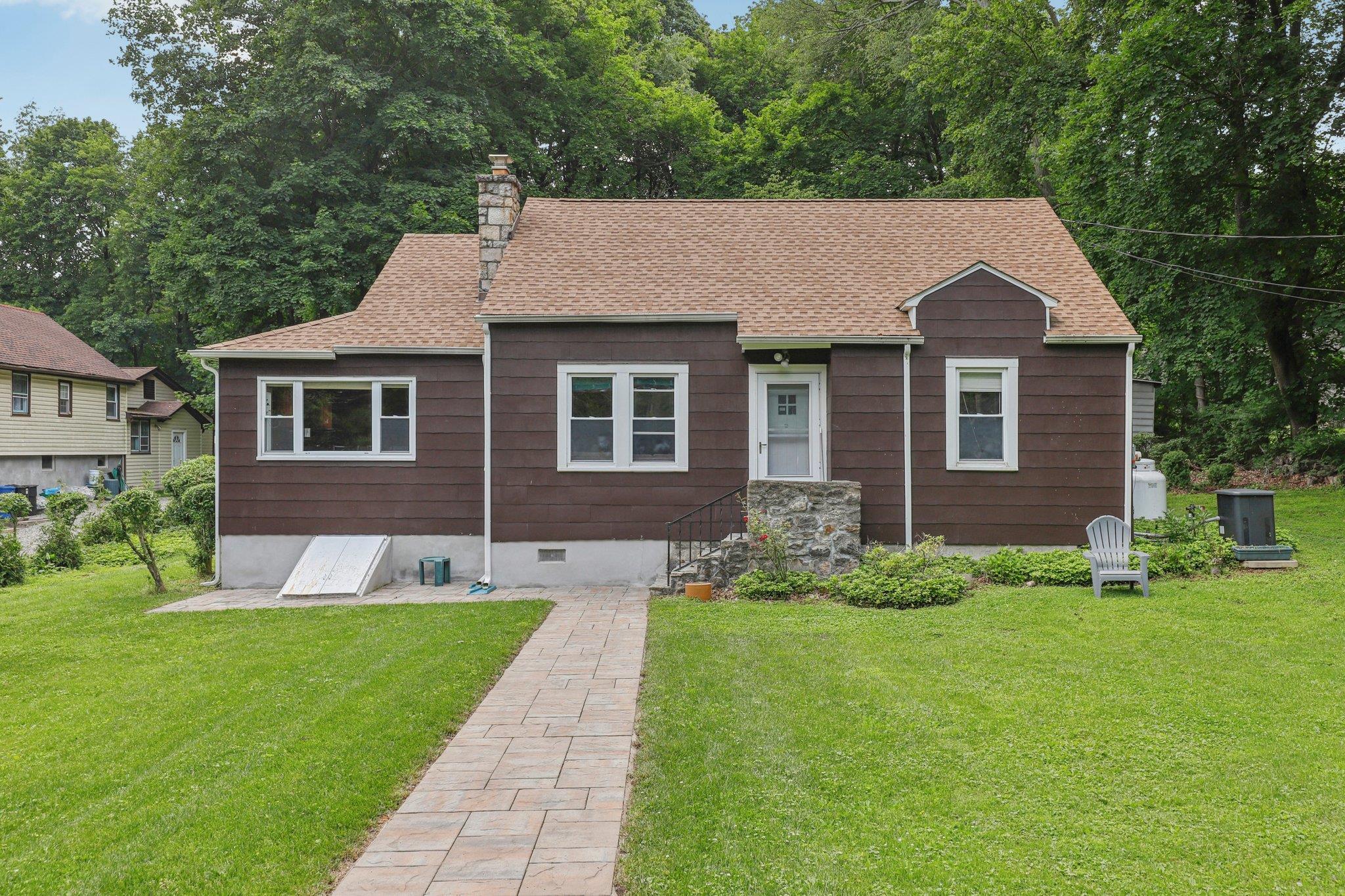 Single Family Baron De Hirsch  Westchester County, NY 10517, MLS-875902-3