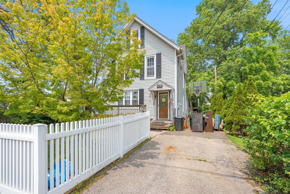 Single Family Railroad  Suffolk County, NY 11702, MLS-875907-3