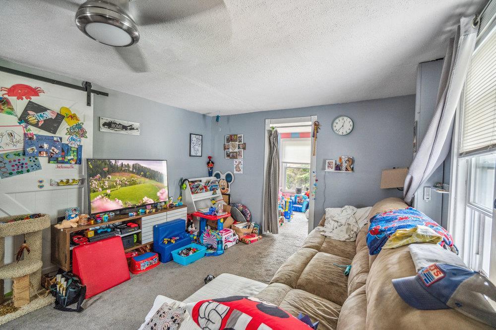 Single Family Railroad  Suffolk County, NY 11702, MLS-875907-7