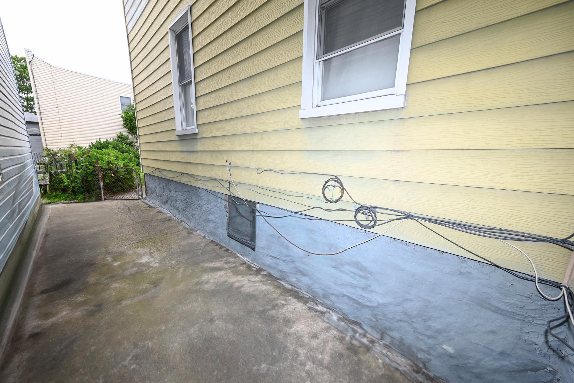 Single Family 61st  Queens, NY 11378, MLS-875908-3