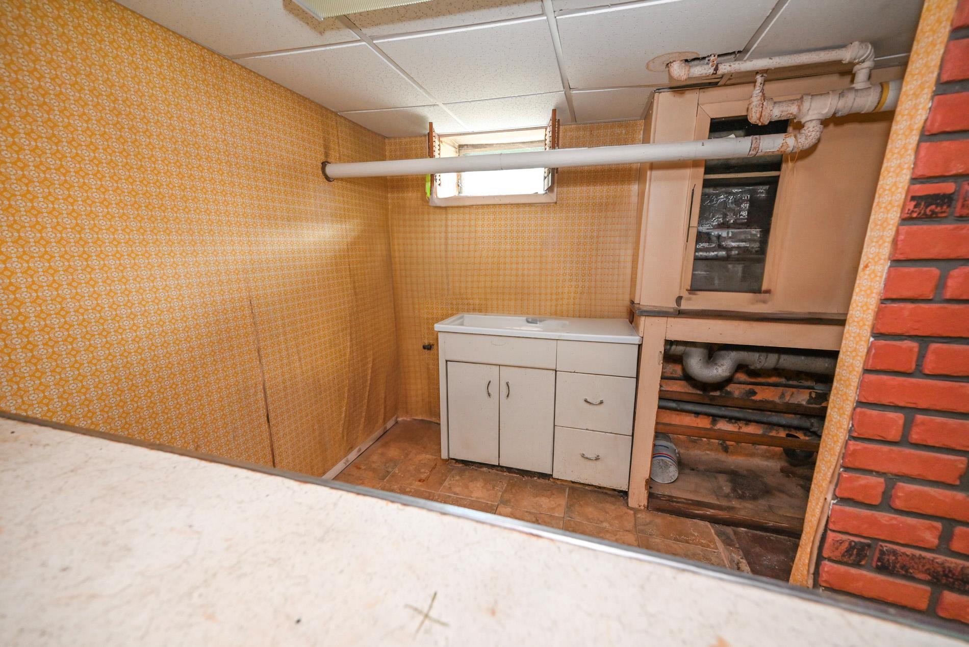 Single Family 61st  Queens, NY 11378, MLS-875908-33