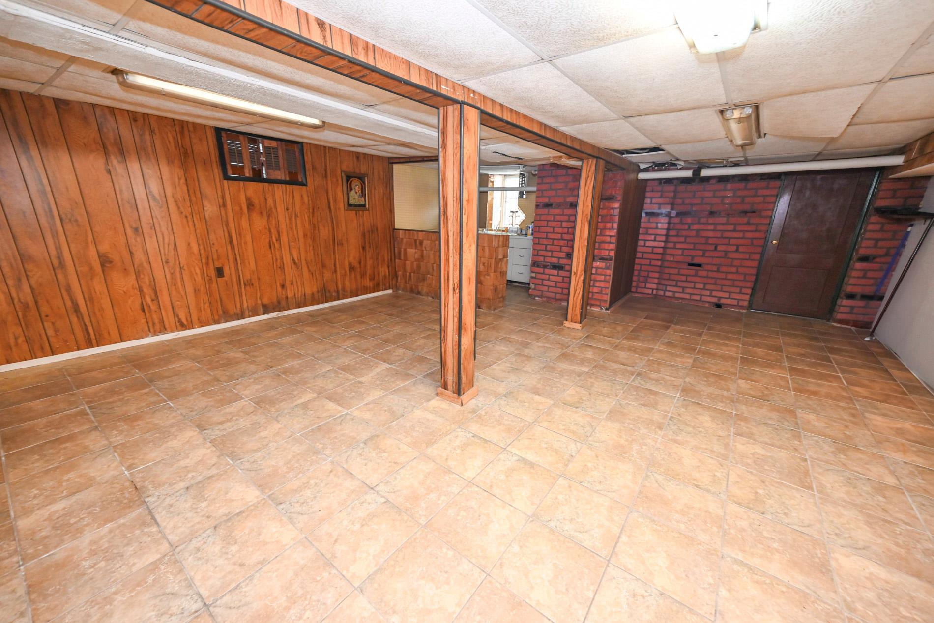 Single Family 61st  Queens, NY 11378, MLS-875908-34