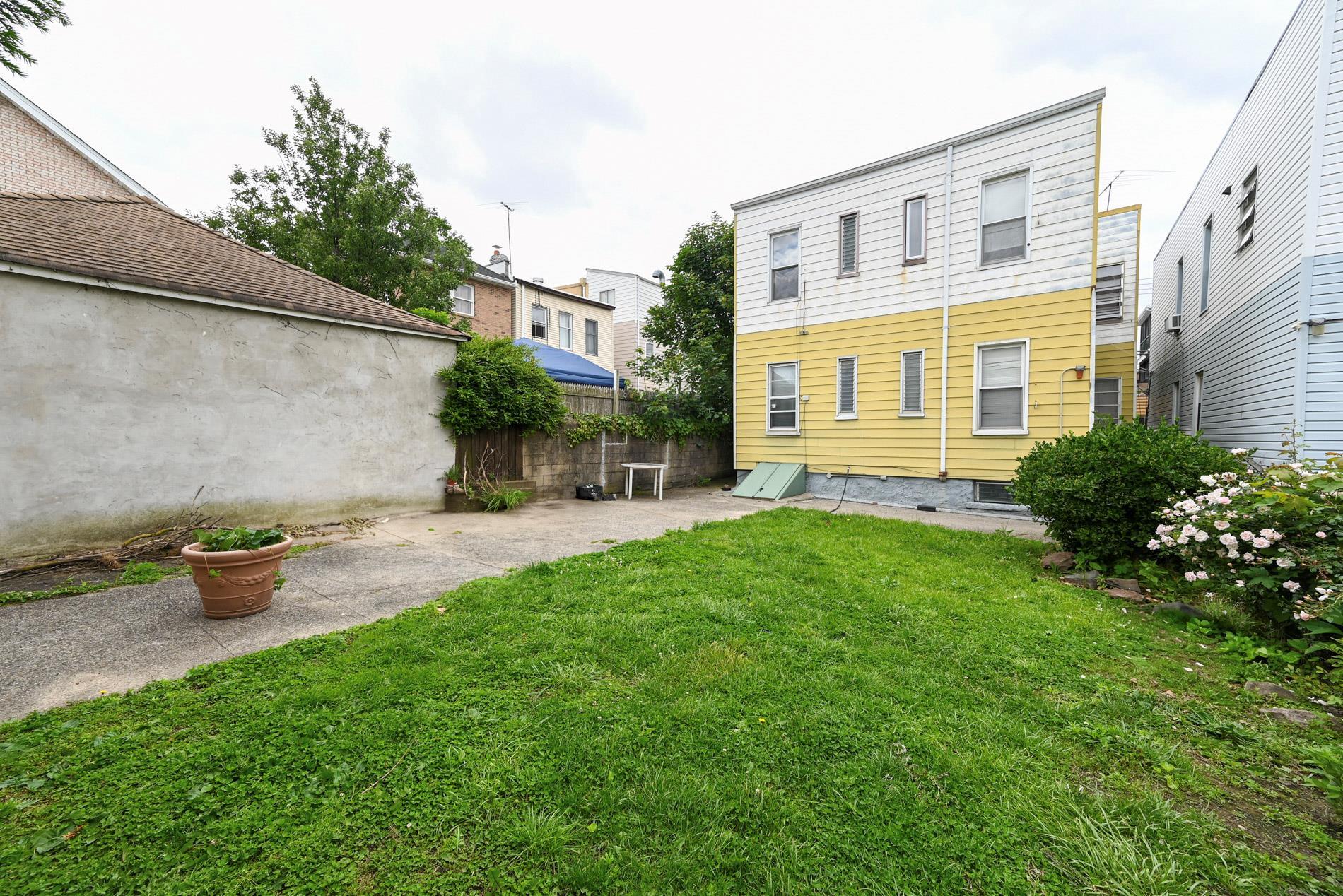 Single Family 61st  Queens, NY 11378, MLS-875908-5