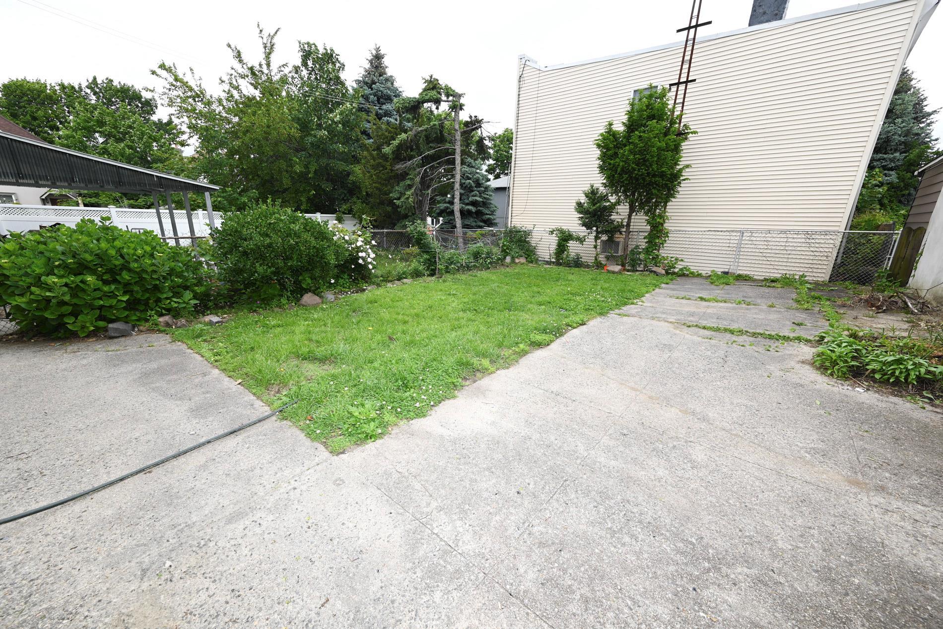 Single Family 61st  Queens, NY 11378, MLS-875908-7