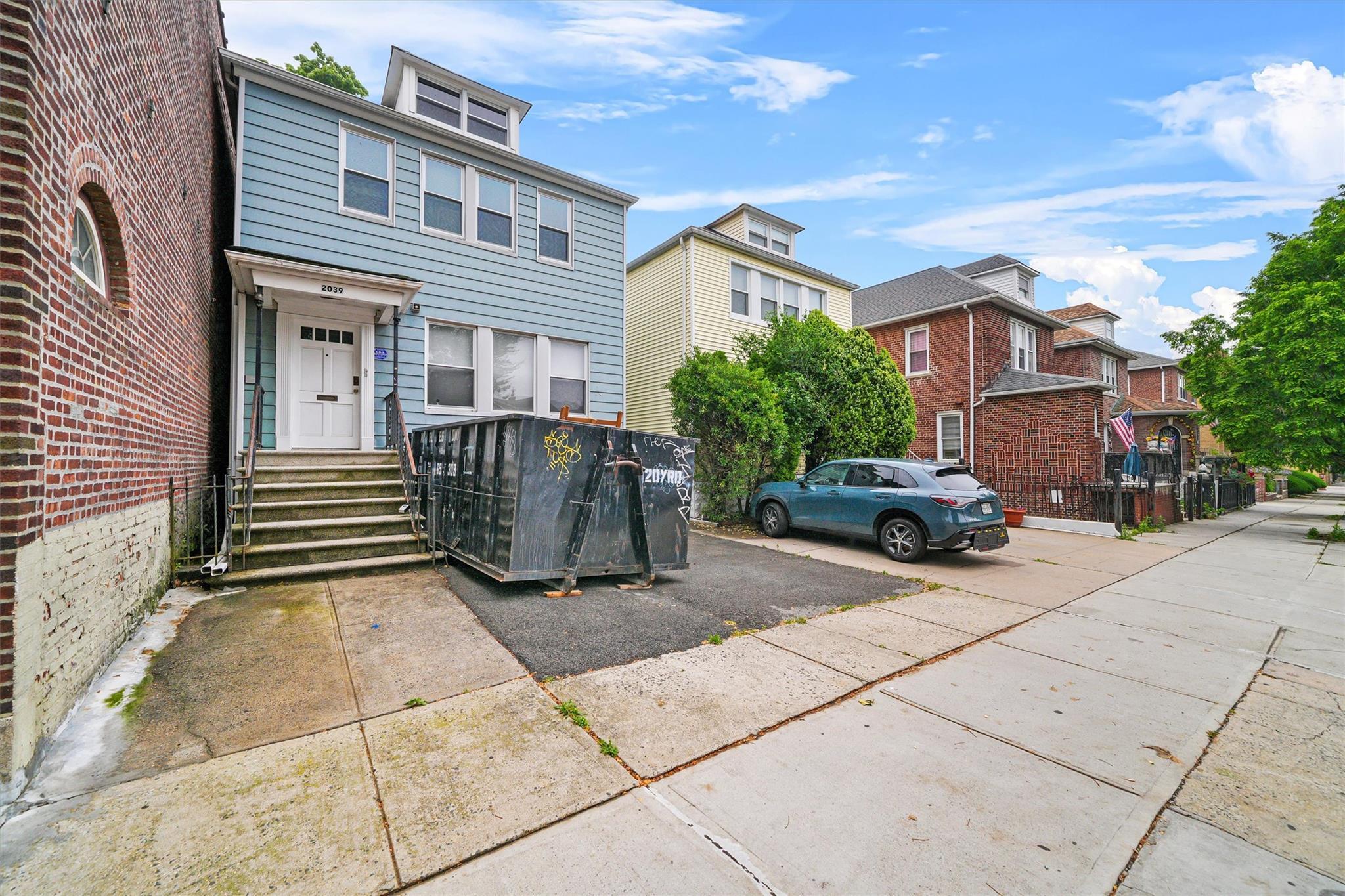 Single Family Colonial  Bronx, NY 10461, MLS-875942-2