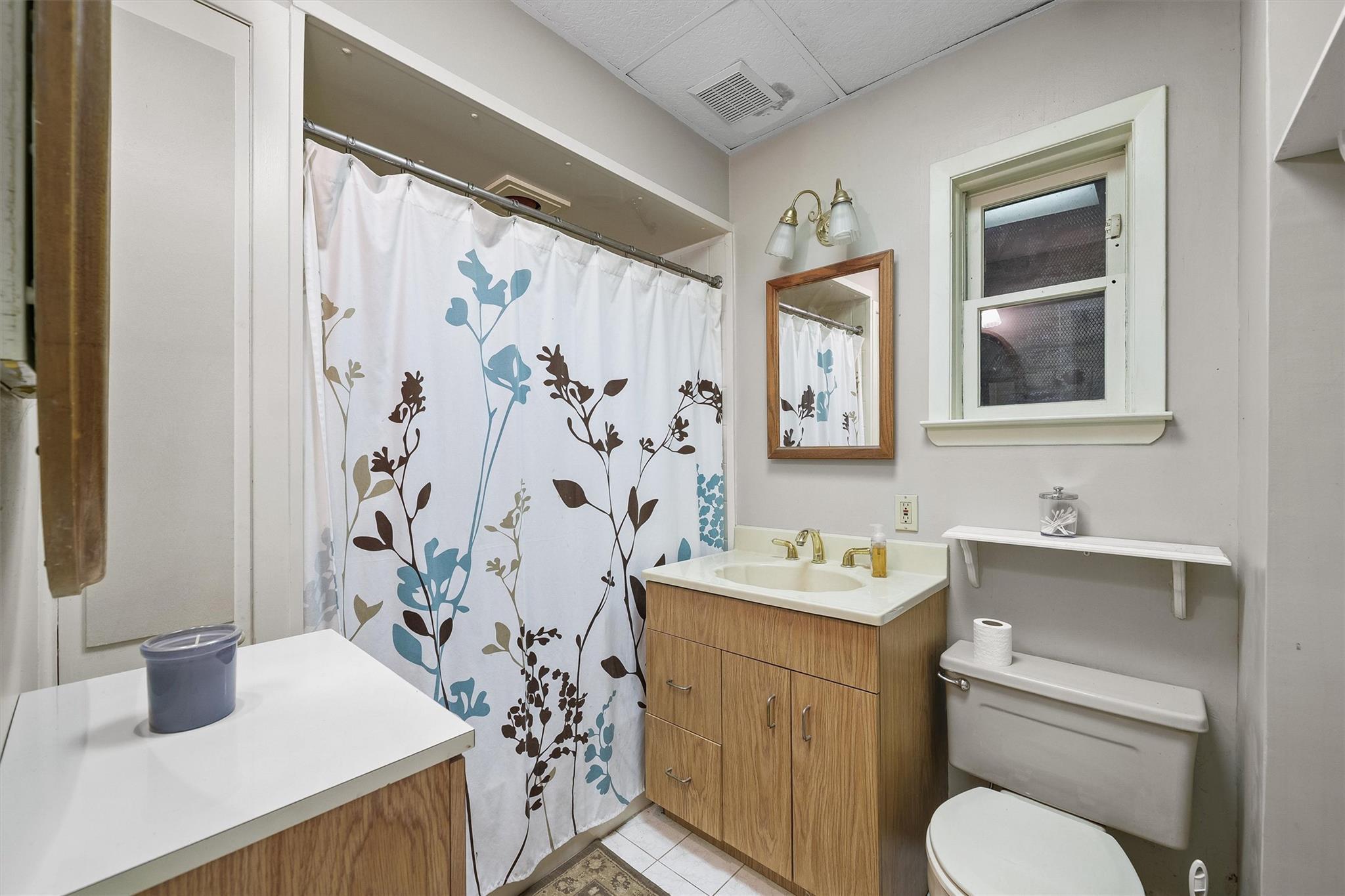 Single Family Colonial  Bronx, NY 10461, MLS-875942-8