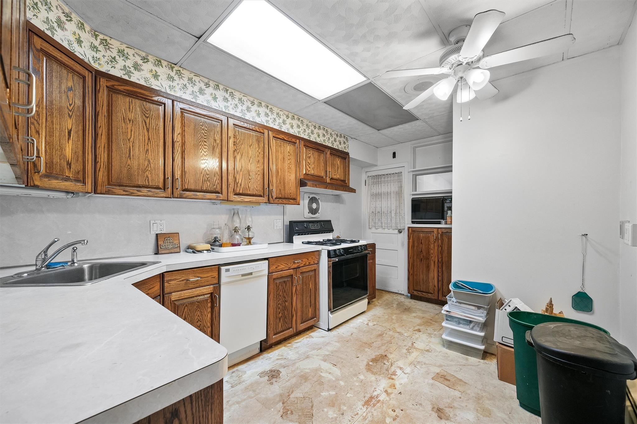Single Family Colonial  Bronx, NY 10461, MLS-875942-9