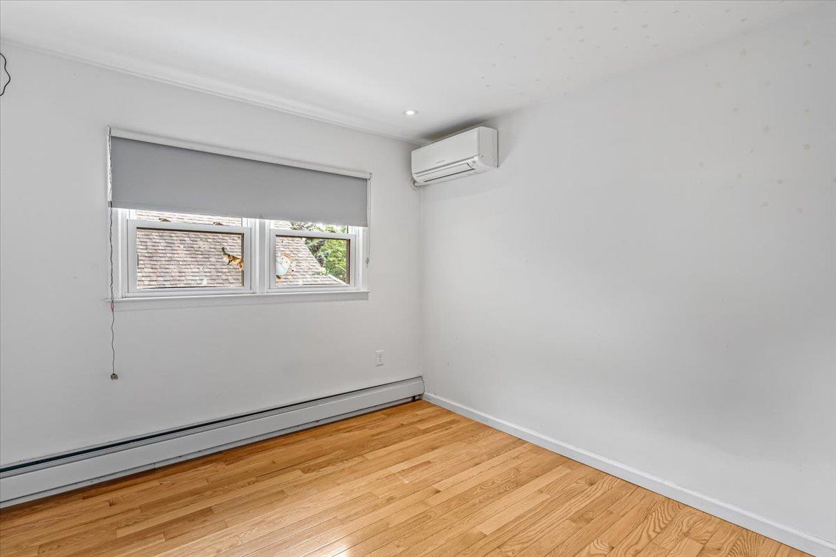 Single Family Little Neck Pkwy  Queens, NY 11004, MLS-875971-10