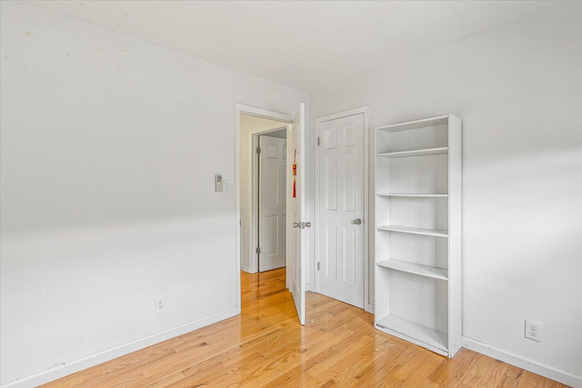 Single Family Little Neck Pkwy  Queens, NY 11004, MLS-875971-11