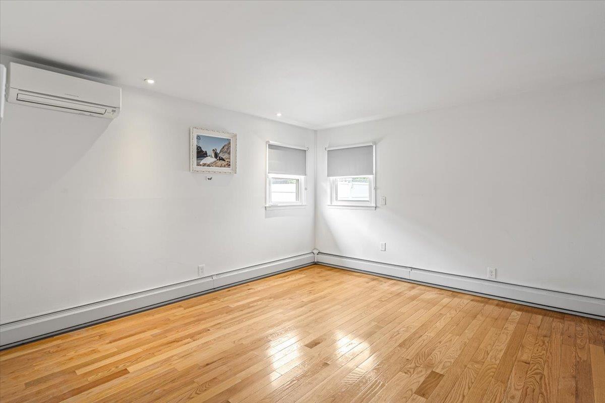 Single Family Little Neck Pkwy  Queens, NY 11004, MLS-875971-12