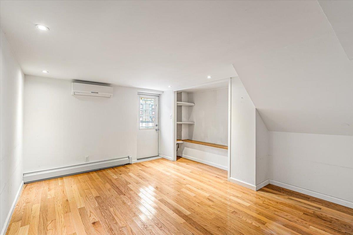 Single Family Little Neck Pkwy  Queens, NY 11004, MLS-875971-17