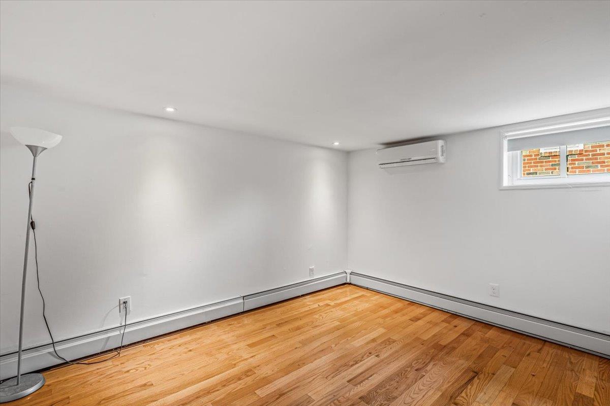 Single Family Little Neck Pkwy  Queens, NY 11004, MLS-875971-19