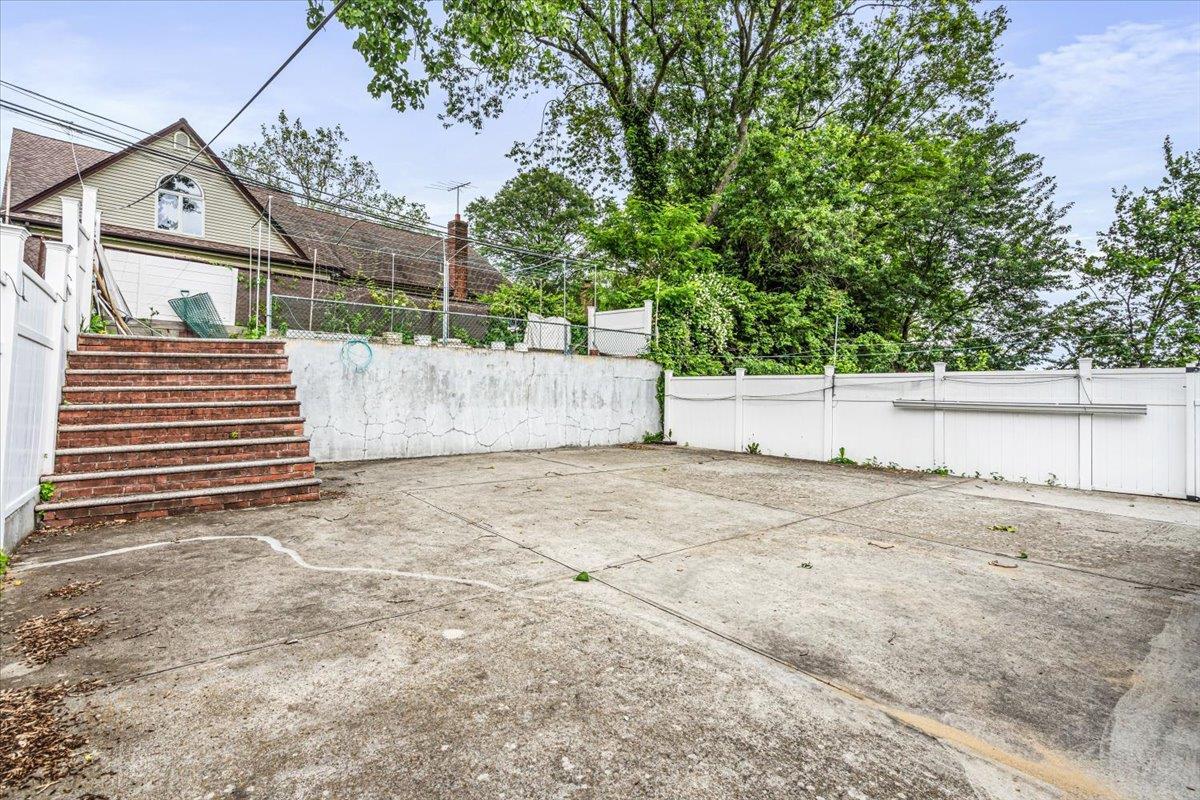 Single Family Little Neck Pkwy  Queens, NY 11004, MLS-875971-23