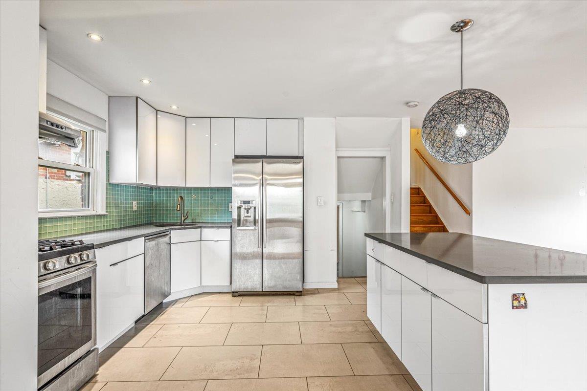 Single Family Little Neck Pkwy  Queens, NY 11004, MLS-875971-6
