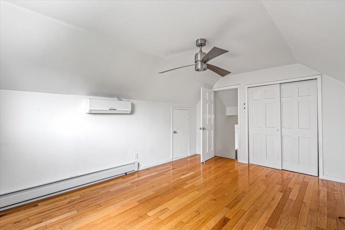 Single Family Little Neck Pkwy  Queens, NY 11004, MLS-875971-9