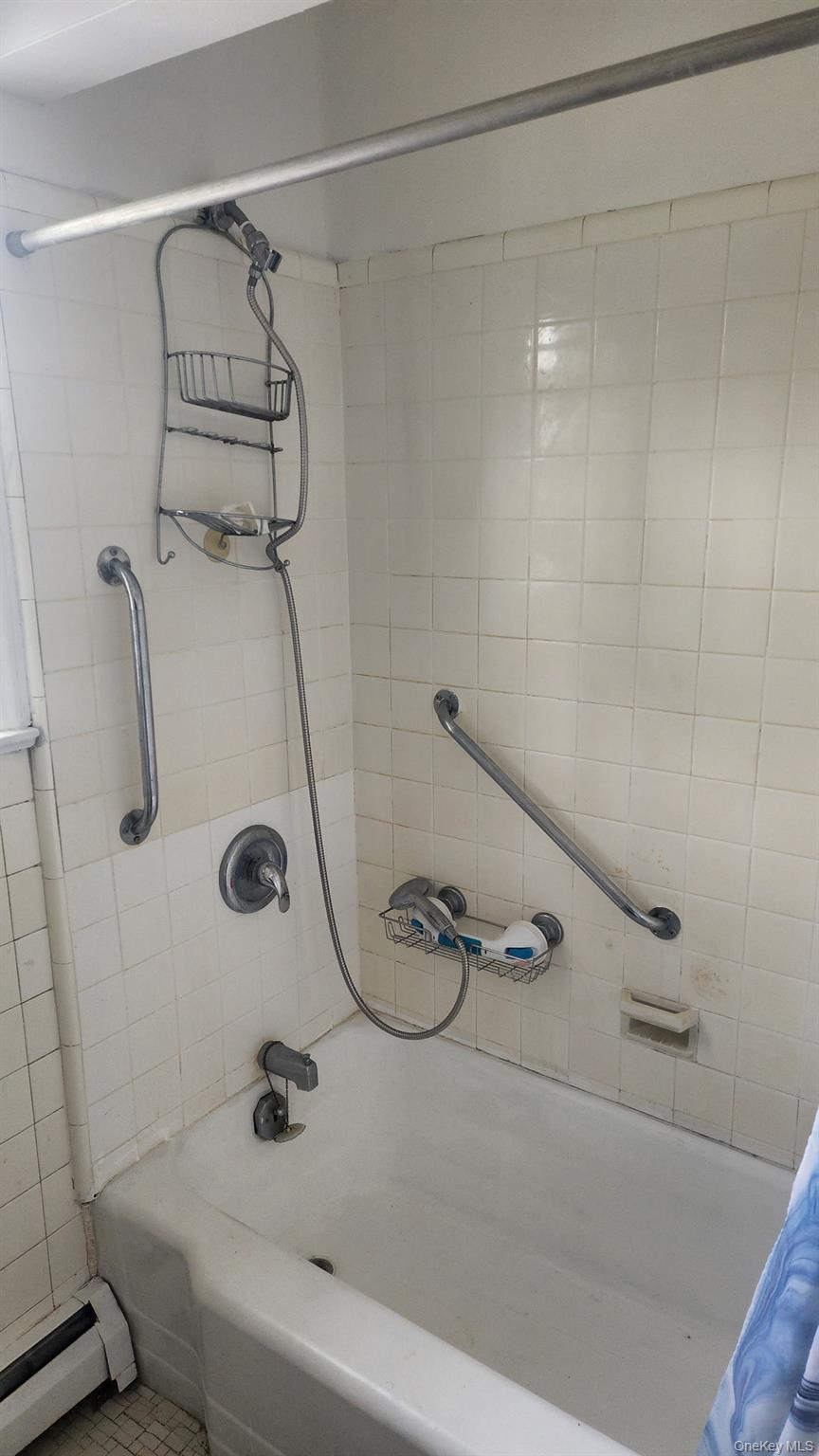 Single Family Scarcliffe Nassau County, NY 11565, MLS-875972-22