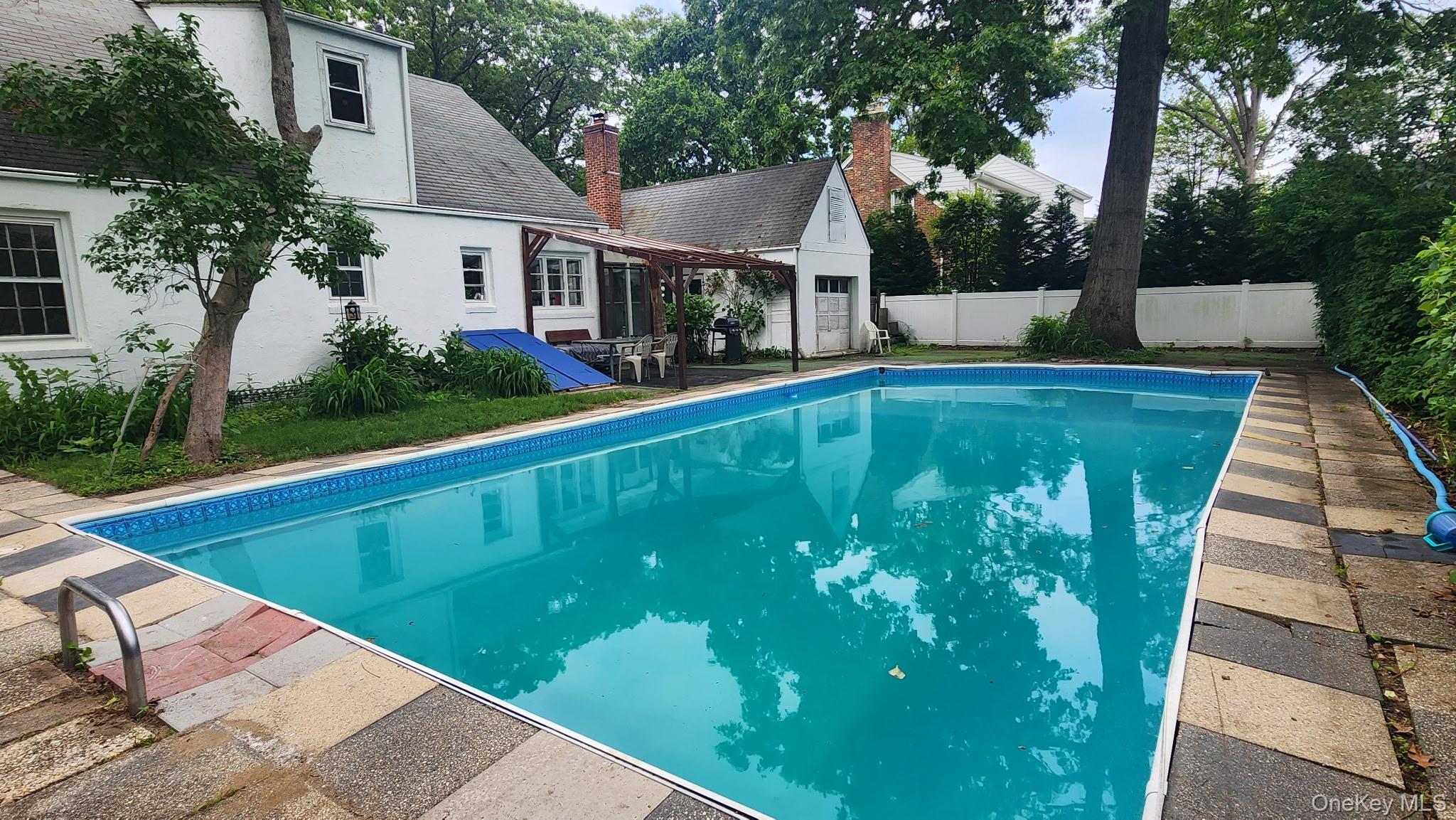 Single Family Scarcliffe Nassau County, NY 11565, MLS-875972-32