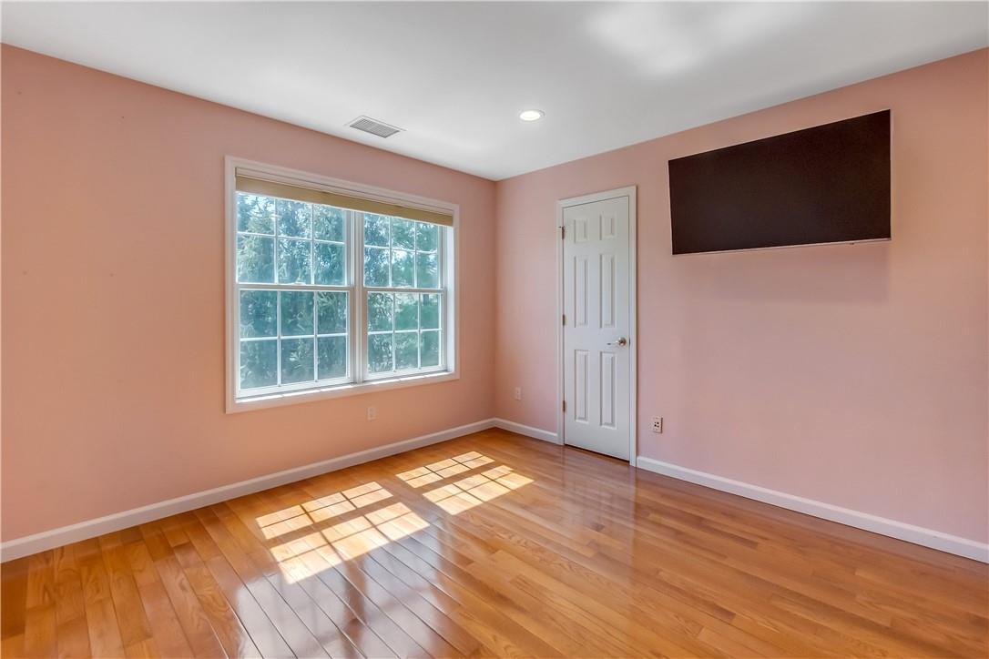 Condo Half Moon Bay  Westchester County, NY 10520, MLS-876026-10